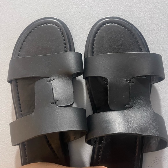 Brand New Fashionable Black Leather Sandals/Slippers Sz 10.5 (43.5) main image 10